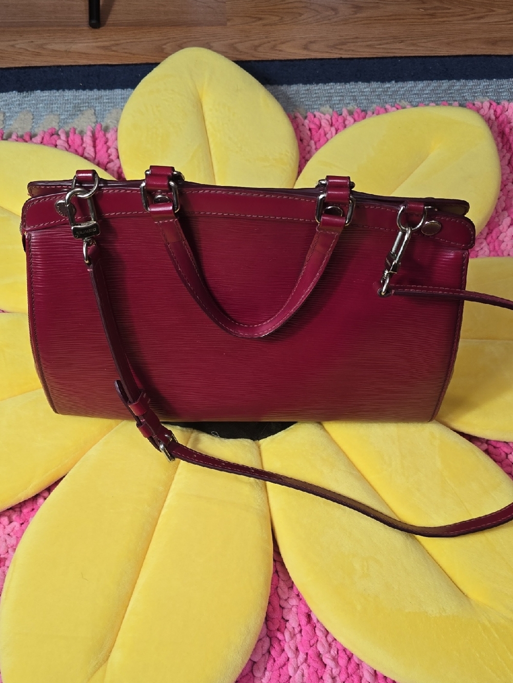 Louis Vuitton Epi Leather Shoulder Bag - Picture 6 of 17
